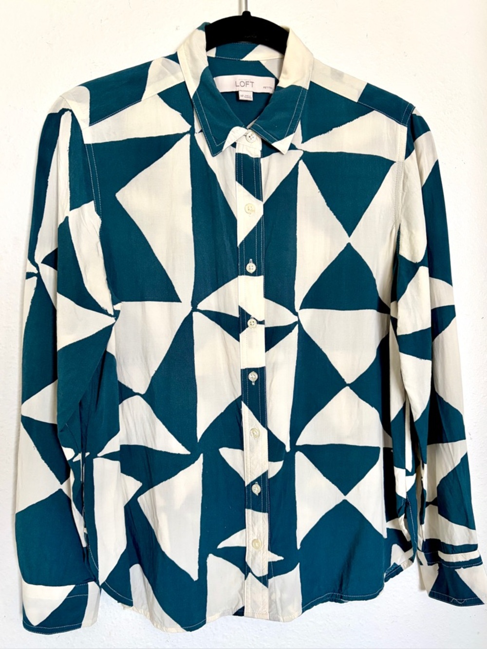 LOFT Teal & Off-White Abstract Pinwheel Button-Down Blouse